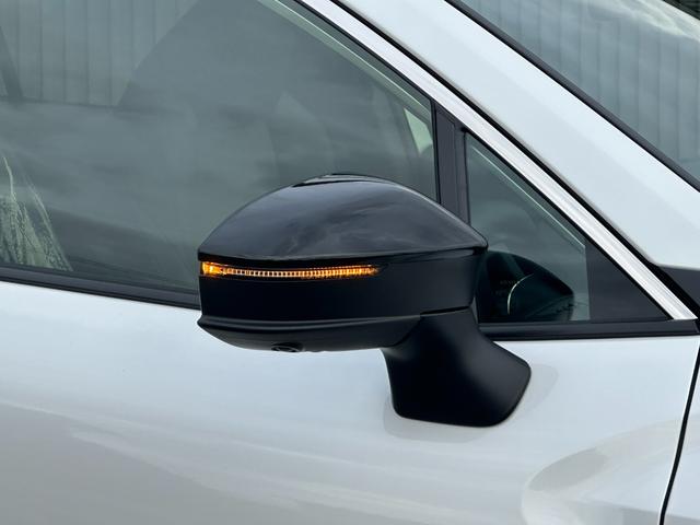 カローラクロス ハイブリッド Z 【モデリスタエアロ!!改モデル!!!】パノラミックビューモニター アドバンスドパーク ステアリングヒーター 置くだけ充電 ブラインドスポットモニター ETC2.0 10.5インチディスプレイオーディオ(18枚目)