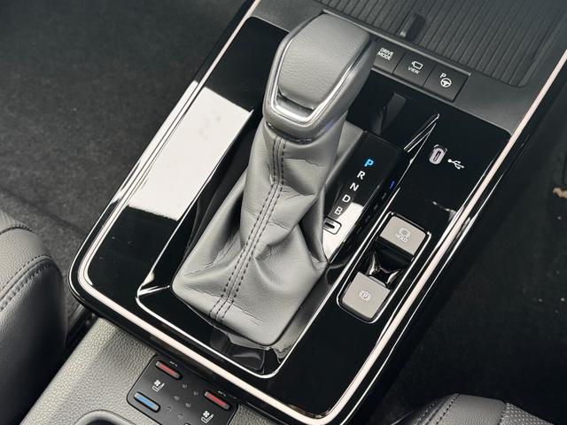 カローラクロス ハイブリッド Z 【モデリスタエアロ!!改モデル!!!】パノラミックビューモニター アドバンスドパーク ステアリングヒーター 置くだけ充電 ブラインドスポットモニター ETC2.0 10.5インチディスプレイオーディオ(52枚目)