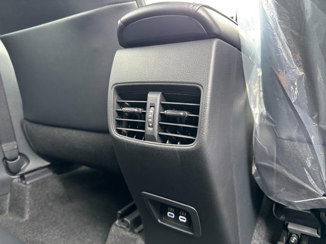 カローラクロス ハイブリッド Z 【モデリスタエアロ!!改モデル!!!】パノラミックビューモニター アドバンスドパーク ステアリングヒーター 置くだけ充電 ブラインドスポットモニター ETC2.0 10.5インチディスプレイオーディオ(76枚目)