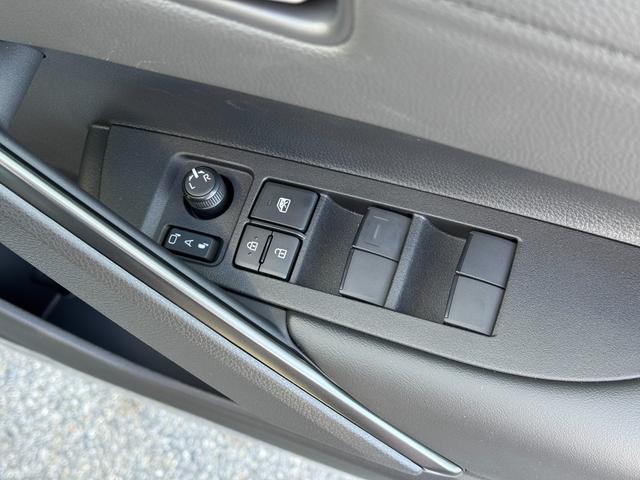 カローラクロス ハイブリッド Z 【パノラミックビューモニター!!パノラマルーフ!】ワイヤレス充電 アドバンスドパーク ハンドルヒーター AC100V パワーバッグドア 10.5インチディスプレイオーディオ ブラインドスポットモニター(45枚目)