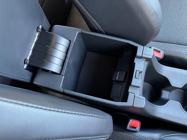 カローラクロス ハイブリッド Z 【パノラミックビューモニター!!パノラマルーフ!】ワイヤレス充電 アドバンスドパーク ハンドルヒーター AC100V パワーバッグドア 10.5インチディスプレイオーディオ ブラインドスポットモニター(66枚目)