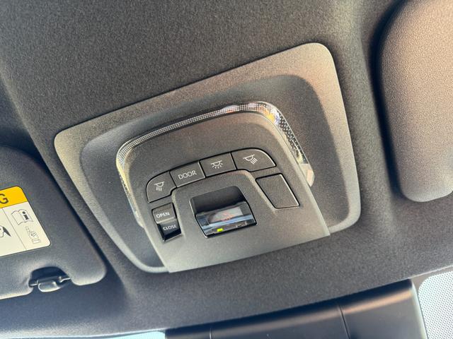 カローラクロス ハイブリッド Z 【パノラミックビューモニター!!パノラマルーフ!】ワイヤレス充電 アドバンスドパーク ハンドルヒーター AC100V パワーバッグドア 10.5インチディスプレイオーディオ ブラインドスポットモニター(69枚目)