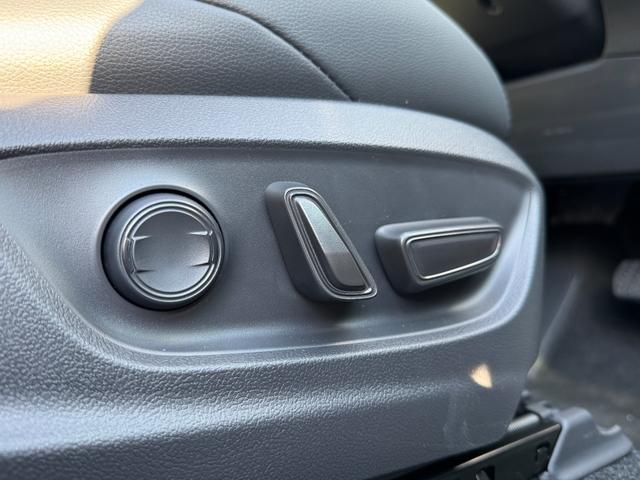 カローラクロス ハイブリッド Z 【パノラミックビューモニター!!パノラマルーフ!】ワイヤレス充電 アドバンスドパーク ハンドルヒーター AC100V パワーバッグドア 10.5インチディスプレイオーディオ ブラインドスポットモニター(72枚目)