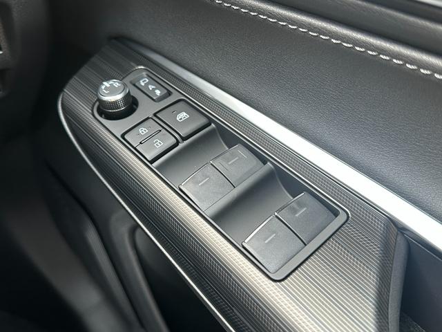 ハリアーハイブリッド Z レザーパッケージ・ナイトシェード 【特別仕様車!調光パノラマルーフ!!】ブラインドスポットモニター 12.3インチディスプレイオーディオ パノラミックビューモニター AC100V電源 パワーバッグドア JBLサウンドシステム Dミラー(49枚目)