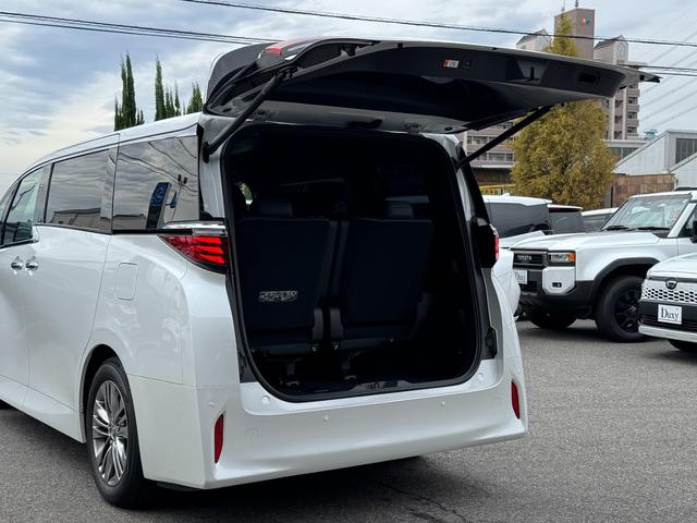 アルファードハイブリッド Z 【左右独立ムーンルーフ!13.2インチフリップダウンモニタ!】アドバンスドパーク 14インチディスプレイオーディオ 寒冷地仕様 スペアタイヤ ブラインドスポットモニター カラーヘッドアップディスプレイ(31枚目)