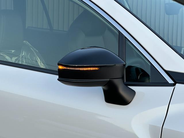 カローラクロス ハイブリッド　Ｚ　【１０．５インチディスプレイオーディオ！ベンチレーション】シートヒーター　運転席パワーシート　ハンズフリーパワーバッグドア　オートハイビーム　フルセグＴＶ　ＬＥＤヘッドライト　１８インチアルミホイール（17枚目）