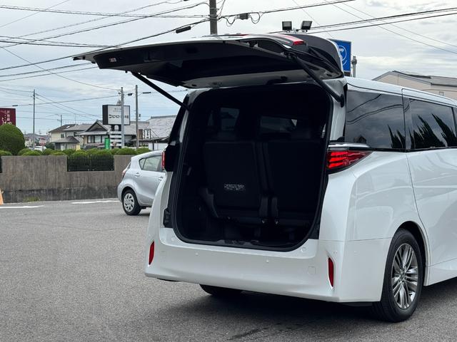 アルファードハイブリッド Ｚ　【左右独立ムーンルーフ！カラーヘッドアップディスプレイ！】アドバンスドパーク１４インチディスプレイオーディオ　１３．２インチフリップダウンモニター　寒冷地仕様　スペアタイヤ　ブラインドスポットモニター（30枚目）