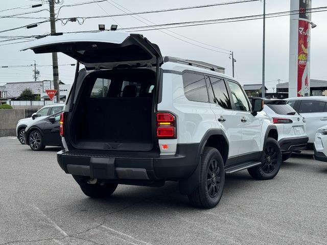 ランドクルーザー２５０ ＶＸ　【ＶＸファーストエディション！パノラミックビューモニター】サンルーフ　角目ＬＥＤヘッドライト　ブラインドスポットモニター　デジタルインナーミラー　パワーバッグドア　１２．３インチディスプレイオーディオ（24枚目）