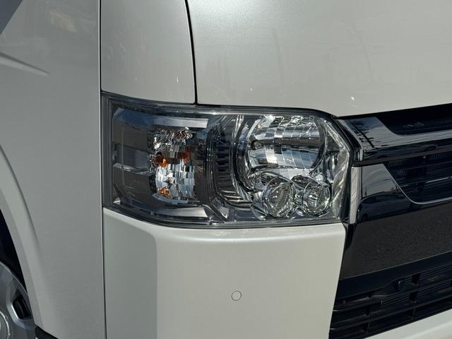 ハイエースバン スーパーＧＬ　ダークプライムＩＩ　【パノラミックビューモニター！デジタルインナーミラー！】寒冷地仕様　両側パワースライドドア　２０周年限定スカッフプレート　ウッドコンビハンドル　ＬＥＤヘッドライト　プッシュスタート　イージークローザー（10枚目）