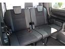 車内、ウォークスルーですので、3列目の座席までスムーズに移動可能です☆