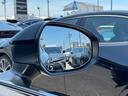 【ブラインドスポットモニター】ミラーに映らない死角に車両がいる場合、サイドミラーに設置されたマーカーが光って危険をお知らせします!他にも安全装置が多数装備されたおりますので、是非ご来店くださいませ!!