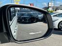 【ブラインドスポットモニター】ミラーに映らない死角に車両がいる場合、サイドミラーに設置されたマーカーが光って危険をお知らせします!他にも安全装置が多数装備されたおりますので、是非ご来店くださいませ!!