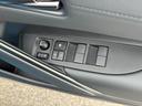 【パワーウィンドウ】全席オートパワーウィンドウを装備しております!一度ボタンを押し込むだけで、前回まで開閉が可能ですので、とっても便利な機能です!夜間はスイッチの部分が光りますので視認性もございます!