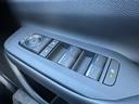 【パワーウィンドウ】全席オートパワーウィンドウを装備しております！一度ボタンを押し込むだけで、前回まで開閉が可能ですので、とっても便利な機能です！夜間はスイッチの部分が光りますので視認性もございます！