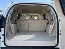 【トランクルーム】リアシートを倒すことで、収納スペースを広げられます！人が横になれるぐらいのスペースです！また、片側だけ後部座席を倒すこともできますので、シチュエーションに合わせて、お使いいただけます