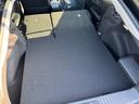 【トランクルーム】リアシートを倒すことで、収納スペースを広げられます！人が横になれるぐらいのスペースです！また、片側だけ後部座席を倒すこともできますので、シチュエーションに合わせて、お使いいただけます