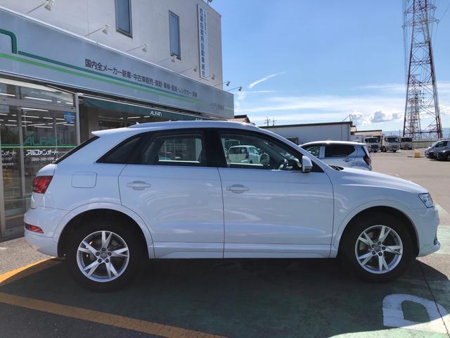 Ｑ３ １．４ＴＦＳＩスポーツ　★ドライブレコーダー　●走行６００００ｋｍ　★ナビ　★スマートキー　★バックカメラ　★電動パーキング　★ＨＩＤ　★正規輸入車　★右ハンドル（8枚目）