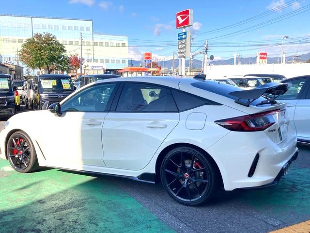 大人気のスポーツ！　パールホワイトでナビ・フルバケットシート付きの、シビックタイプＲが入庫しました！