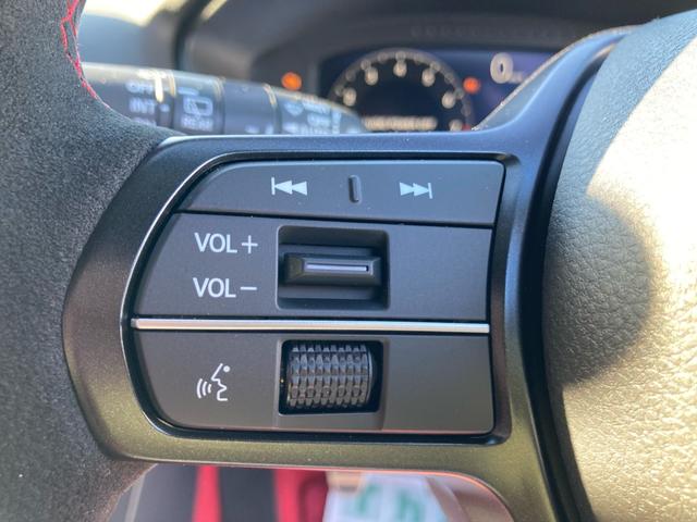 お手元でオーデイオ操作ができ、安全走行できます。