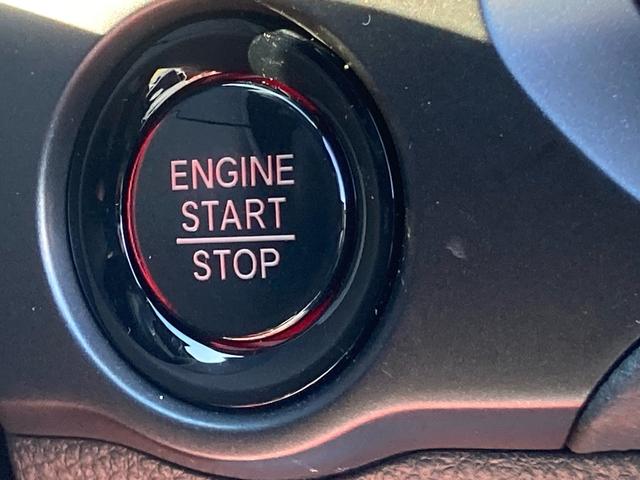 カバンやポケットにキーを入れたままでも、ドアの施錠・解錠が可能なスマートキーを装備。エンジンのオン・オフ時もカギを取り出す必要が無いからとっても便利です♪