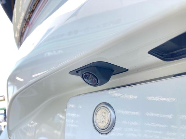 バックカメラ装備！死角になりやすい後方もとても見やすいです。車庫入れに自信が無い方や縦列駐車が苦手な方にもオススメな機能です。安心度もアップ！