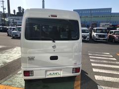 プライバシーガラス付きで車内のセキュリティーも安心。ＵＶカット機能まで付いてて女性に優しいです。 6