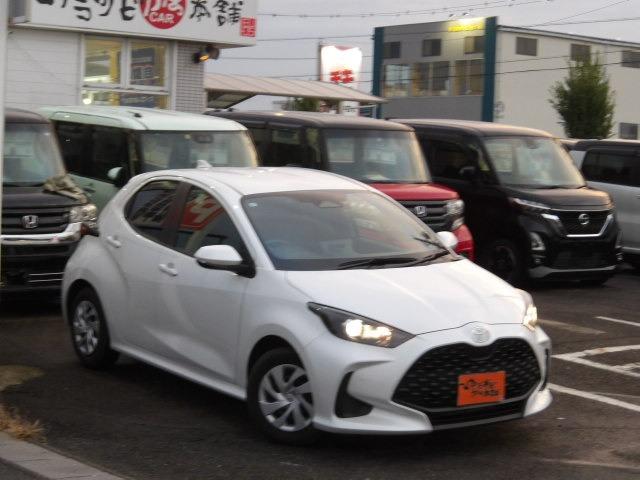ヤリス Ｘ　ブルートゥース対応純正ディスプレイオーディオ　バックカメラ　衝突軽減ブレーキ　コーナーセンサー　ステアリングリモコン　ＥＴＣ　オートヘッドライト　オートハイビーム　レーンアシスト　フロアマット（8枚目）