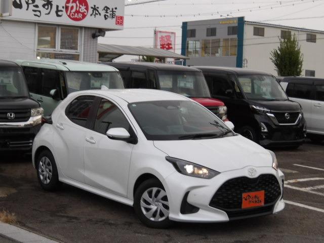 ヤリス Ｘ　ブルートゥース対応純正ディスプレイオーディオ　バックカメラ　衝突軽減ブレーキ　コーナーセンサー　ステアリングリモコン　ＥＴＣ　オートヘッドライト　オートハイビーム　レーンアシスト　フロアマット（8枚目）