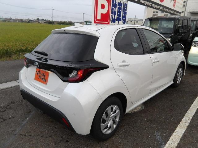 ヤリス Ｘ　ブルートゥース対応純正ディスプレイオーディオ　バックカメラ　衝突軽減ブレーキ　コーナーセンサー　ステアリングリモコン　ＥＴＣ　オートヘッドライト　オートハイビーム　レーンアシスト　フロアマット（10枚目）