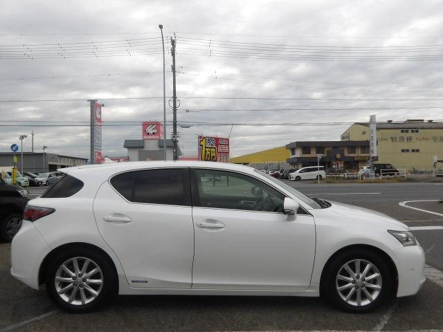 CT CT200h バージョンC クルーズコントロール アイドリングストップ 純正HDDナビ フルセグテレビ ETC シートヒーター ステアリングリモコン HIDオートヘッドライト プッシュスタート スマートキー2つ トノカバー(6枚目)