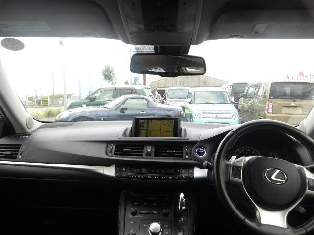 CT CT200h バージョンC クルーズコントロール アイドリングストップ 純正HDDナビ フルセグテレビ ETC シートヒーター ステアリングリモコン HIDオートヘッドライト プッシュスタート スマートキー2つ トノカバー(17枚目)