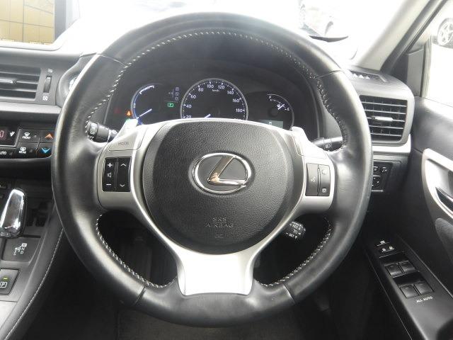 CT CT200h バージョンC クルーズコントロール アイドリングストップ 純正HDDナビ フルセグテレビ ETC シートヒーター ステアリングリモコン HIDオートヘッドライト プッシュスタート スマートキー2つ トノカバー(18枚目)