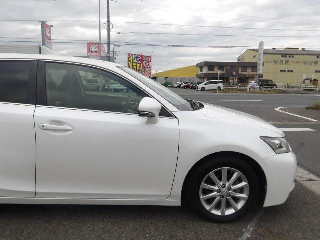 CT CT200h バージョンC クルーズコントロール アイドリングストップ 純正HDDナビ フルセグテレビ ETC シートヒーター ステアリングリモコン HIDオートヘッドライト プッシュスタート スマートキー2つ トノカバー(22枚目)