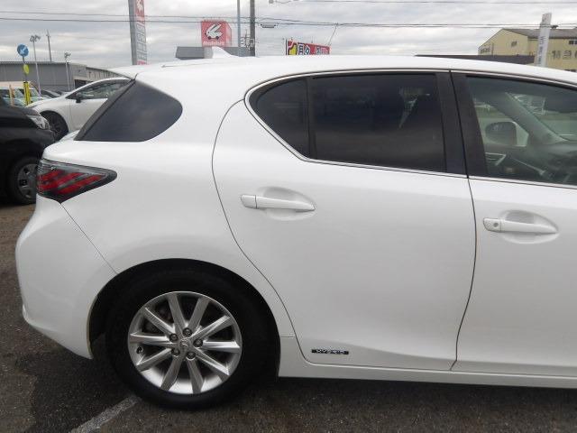 CT CT200h バージョンC クルーズコントロール アイドリングストップ 純正HDDナビ フルセグテレビ ETC シートヒーター ステアリングリモコン HIDオートヘッドライト プッシュスタート スマートキー2つ トノカバー(24枚目)