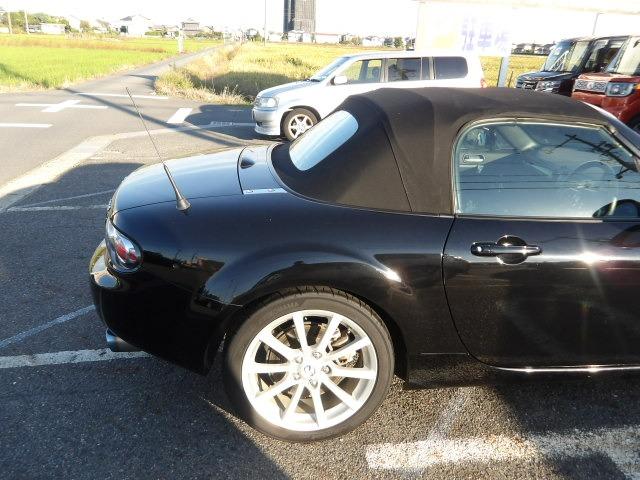 ロードスター RS 6MT GReddy2本出しマフラー ビルシュタイン車高調 ESPELIRダウンサス BOSEサウンドシステム ETC ステアリングリモコン フロアマット オープンルーフ 純正17インチアルミホイール(42枚目)