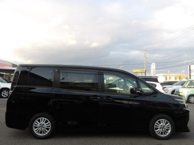 ヴォクシー V クルーズコントロール コーナーセンサー アイドリングストップ 両側パワースライドドア リヤモニター リヤエアコン 純正9インチSDナビ Bluetooth接続 フルセグテレビ バックカメラ ETC(6枚目)