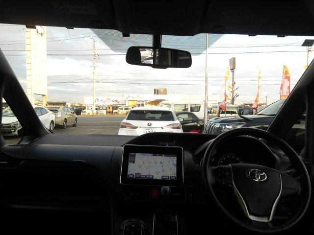 ヴォクシー V クルーズコントロール コーナーセンサー アイドリングストップ 両側パワースライドドア リヤモニター リヤエアコン 純正9インチSDナビ Bluetooth接続 フルセグテレビ バックカメラ ETC(18枚目)