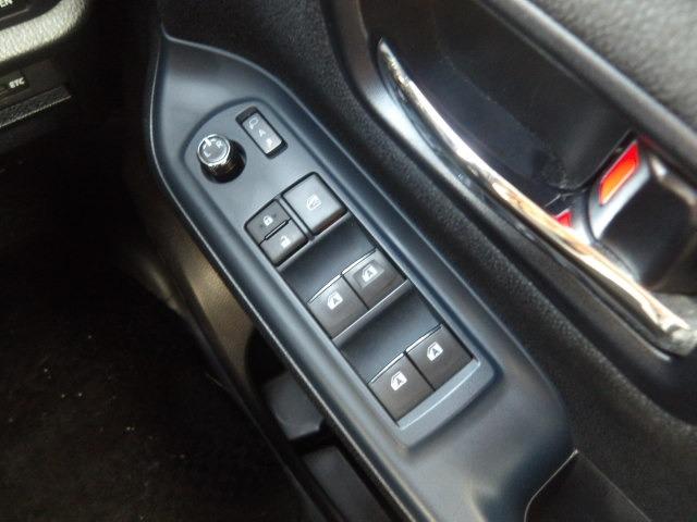 ヴォクシー V クルーズコントロール コーナーセンサー アイドリングストップ 両側パワースライドドア リヤモニター リヤエアコン 純正9インチSDナビ Bluetooth接続 フルセグテレビ バックカメラ ETC(34枚目)