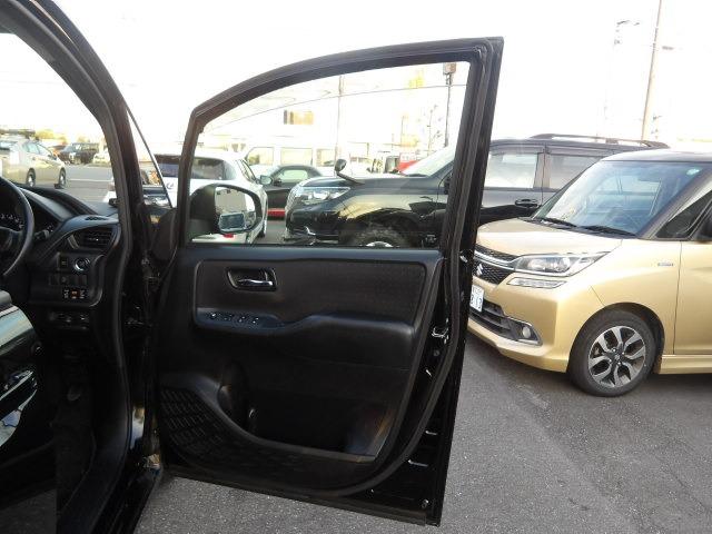 ヴォクシー V クルーズコントロール コーナーセンサー アイドリングストップ 両側パワースライドドア リヤモニター リヤエアコン 純正9インチSDナビ Bluetooth接続 フルセグテレビ バックカメラ ETC(39枚目)