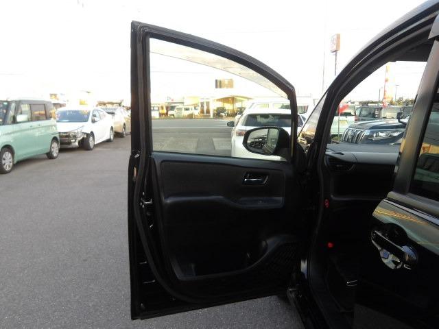 ヴォクシー V クルーズコントロール コーナーセンサー アイドリングストップ 両側パワースライドドア リヤモニター リヤエアコン 純正9インチSDナビ Bluetooth接続 フルセグテレビ バックカメラ ETC(41枚目)