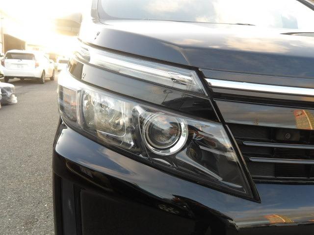 ヴォクシー V クルーズコントロール コーナーセンサー アイドリングストップ 両側パワースライドドア リヤモニター リヤエアコン 純正9インチSDナビ Bluetooth接続 フルセグテレビ バックカメラ ETC(43枚目)