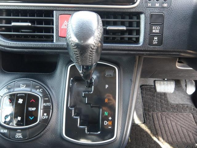 TOYOTA NOAH SI