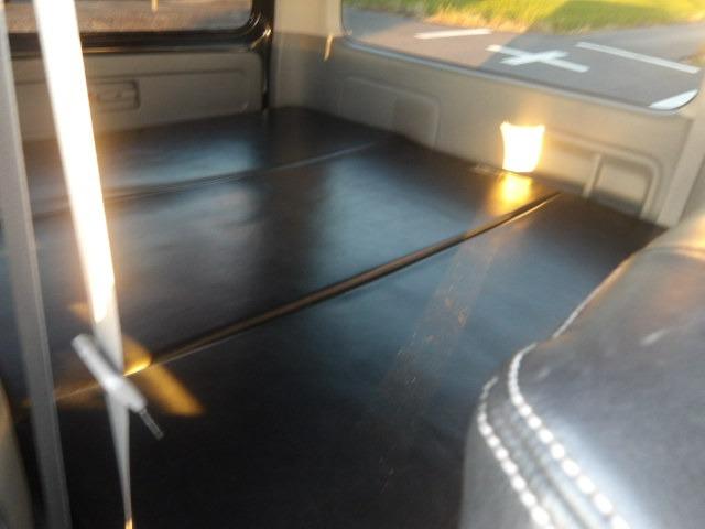 レジアスエースバン ロングスーパーGL アルパインフリップダウンモニター ベッドキット フルセグ対応ナビ バックカメラ ETC ウッドコンビステア 左右リアイージークローザー LEDオートヘッドライト 黒革調シートカバー ディーゼルターボ(18枚目)