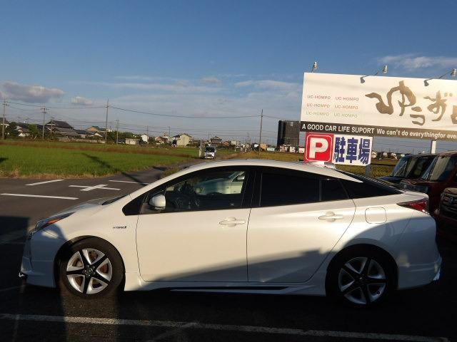 プリウス S フルエアロ 電動サンルーフ ブルートゥース対応9インチフルセグナビ ツーリング専用アルミホイール クルーズコントロール バックカメラ 衝突軽減ブレーキ ステアリモコン オートハイビーム ETC(7枚目)