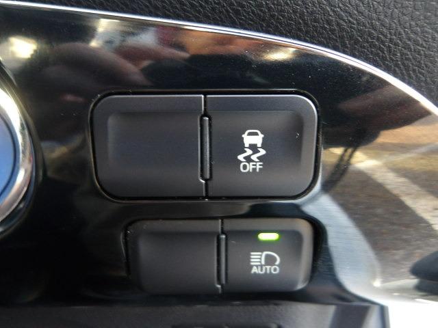 プリウス S フルエアロ 電動サンルーフ ブルートゥース対応9インチフルセグナビ ツーリング専用アルミホイール クルーズコントロール バックカメラ 衝突軽減ブレーキ ステアリモコン オートハイビーム ETC(26枚目)