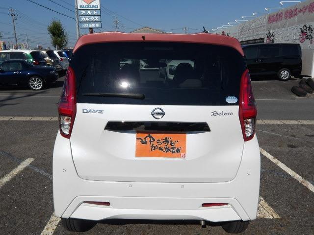 デイズ ボレロ　Ｘ　白×桃ツートーン　ブルートゥース対応純正９インチフルセグナビ　全方位モニター　コーナーセンサー　ドライブレコーダー　ステアリングリモコン　アイドリングストップ　衝突軽減ブレーキ　ハーフレザーシート（5枚目）