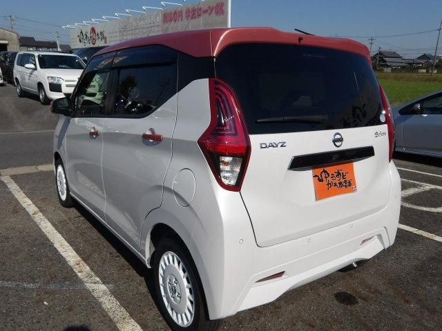 デイズ ボレロ　Ｘ　白×桃ツートーン　ブルートゥース対応純正９インチフルセグナビ　全方位モニター　コーナーセンサー　ドライブレコーダー　ステアリングリモコン　アイドリングストップ　衝突軽減ブレーキ　ハーフレザーシート（11枚目）