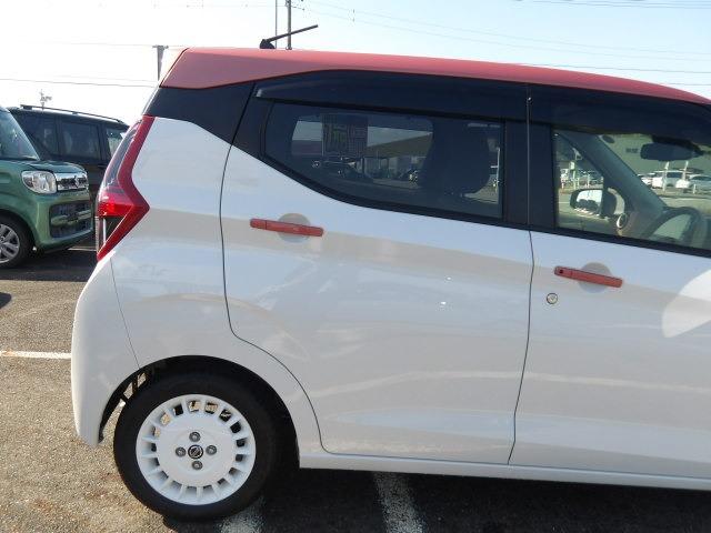 デイズ ボレロ　Ｘ　白×桃ツートーン　ブルートゥース対応純正９インチフルセグナビ　全方位モニター　コーナーセンサー　ドライブレコーダー　ステアリングリモコン　アイドリングストップ　衝突軽減ブレーキ　ハーフレザーシート（25枚目）