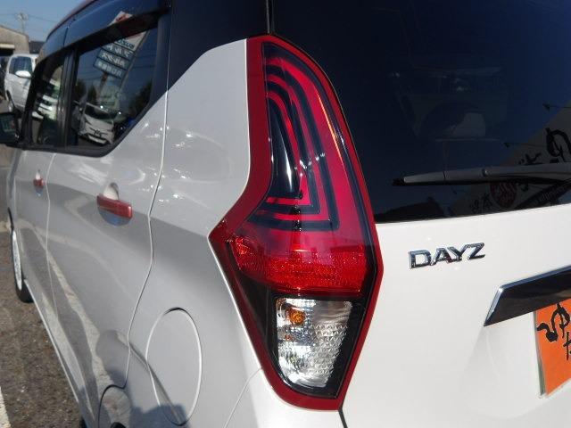 デイズ ボレロ　Ｘ　白×桃ツートーン　ブルートゥース対応純正９インチフルセグナビ　全方位モニター　コーナーセンサー　ドライブレコーダー　ステアリングリモコン　アイドリングストップ　衝突軽減ブレーキ　ハーフレザーシート（45枚目）