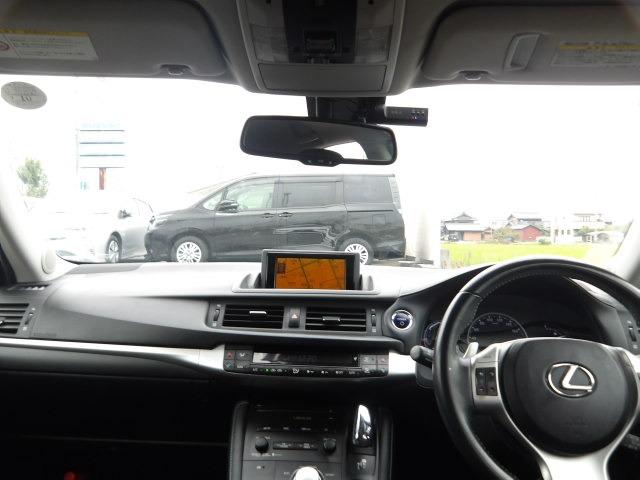 ＣＴ ＣＴ２００ｈ　バージョンＣ　クルーズコントロール　コーナーセンサー　シートヒーター　ステアリングリモコン　純正ＨＤＤナビ　Ｂｌｕｅｔｏｏｔｈ接続　フルセグテレビ　バックカメラ　ＥＴＣ　ドライブレコーダー　プッシュスタート（17枚目）